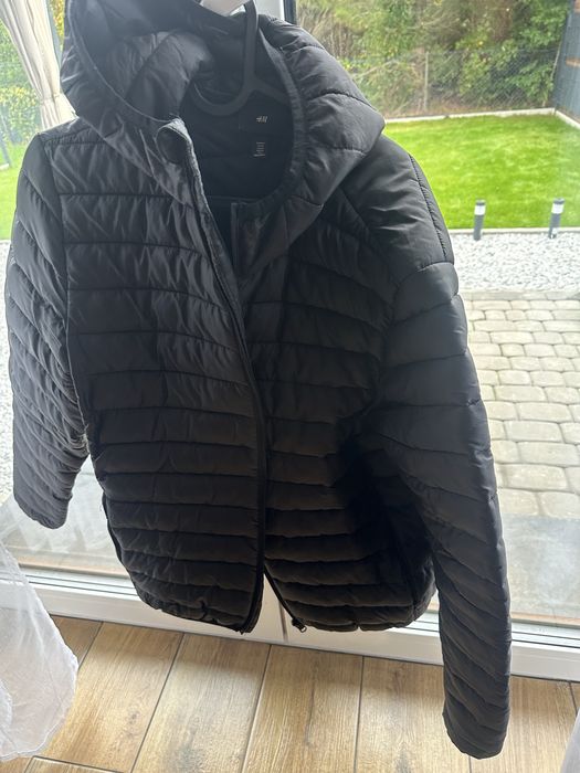 Kurtka czarna , zamek, kaptur, lekka