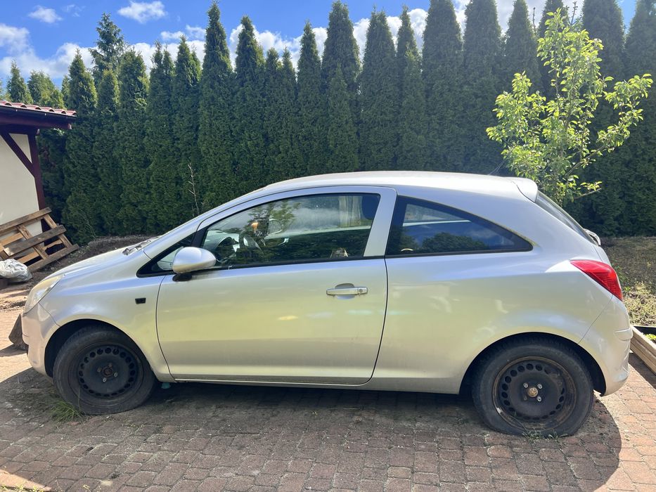 Opel corsa rok 2009 , do naprawy badz na czesci