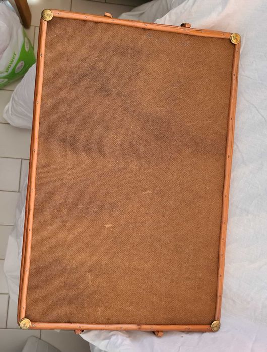 Tabuleiro em verga com fundo coberto a vidro