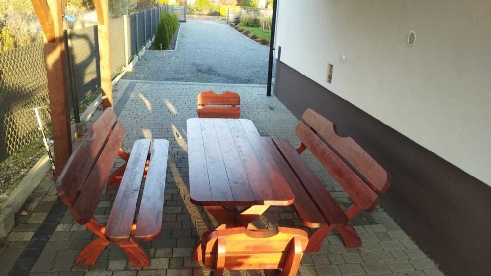 Zestaw solidnych mebli ogrodowych