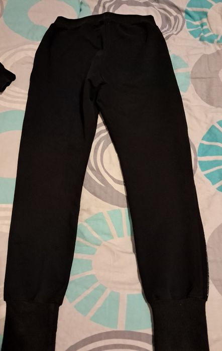 Dres damsk z długim rękawem.