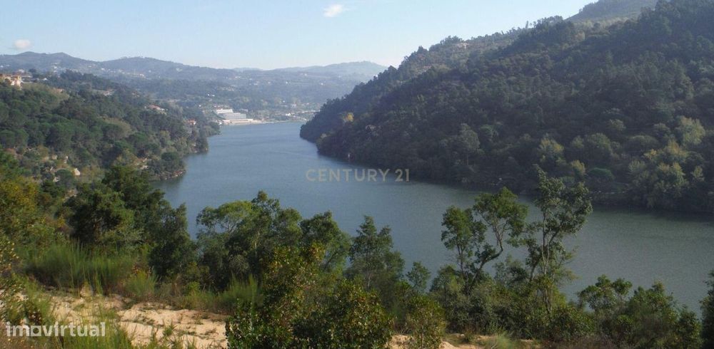 Terreno para construção com vistas únicas sobre o Rio Douro – Paços de