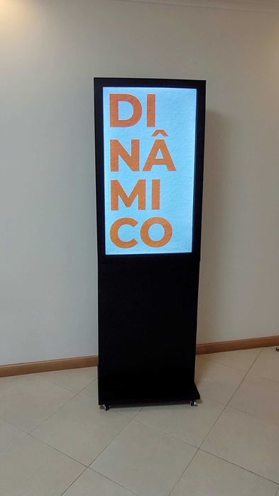 Aluguer Mupi Digital | Totem Digital | Painel Led para eventos