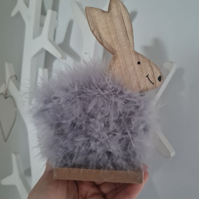Kik Figurka zając królik szare futerko drewno