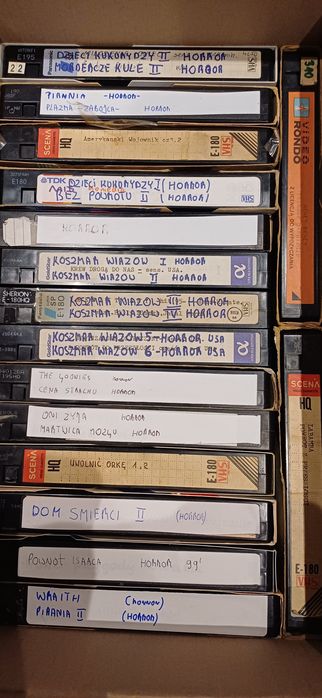 40 kaset VHS - 3 kartony