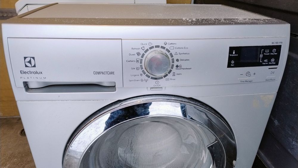 Продам на запчасті  або по частинах пральну машинку Electrolux
