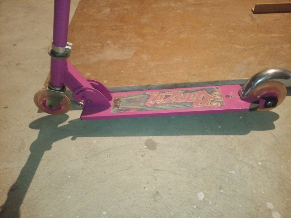 Дитячий        самокат.