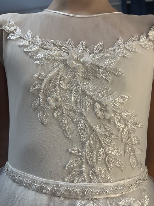 Sukienka komunijna z haftami, tiulem, perełkami +wianek