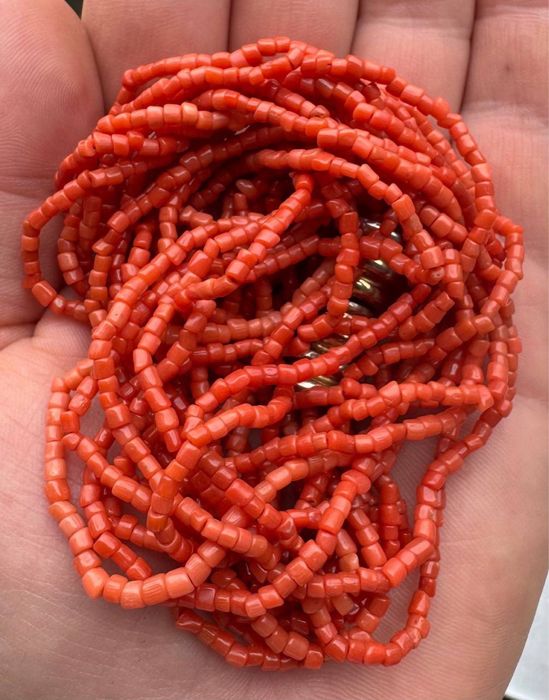 Натуральні коралові буси