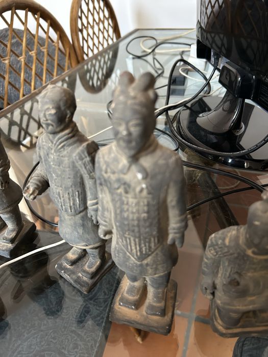6 bonecos em terracota (alguns com estragos)