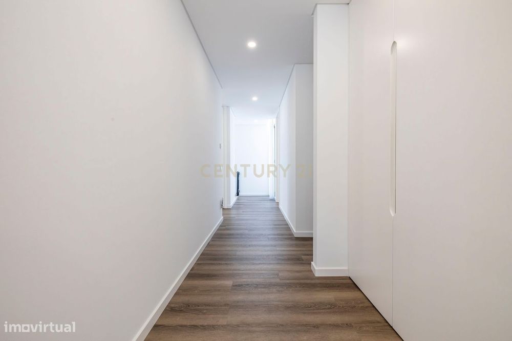 Moradia T4 Moderna com Piscina Aquecida e Jacuzzi a 15 Minutos da Prai