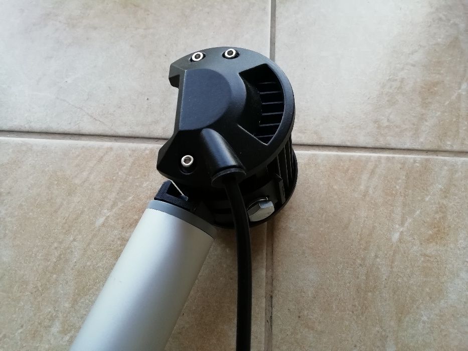 LED Spotlight (18 W) with Included Mount – Free Shipping64564318115969123