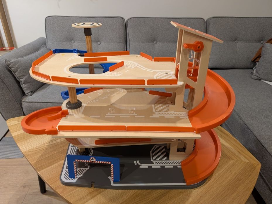 Drewniany parking/garaż Playtive