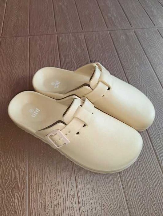 Nowe beżowe klapki piankowe ogrodowe rozmiar 40