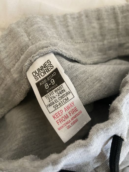 Szare Spodnie Dresowe chłopięce firmy dunnes store