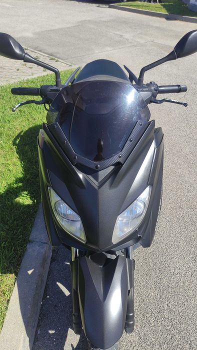 Yamanha Xmax 250 Momodesign