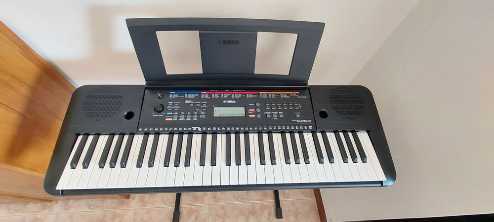 Teclado yamaha PSR E263 + suporte + banco
