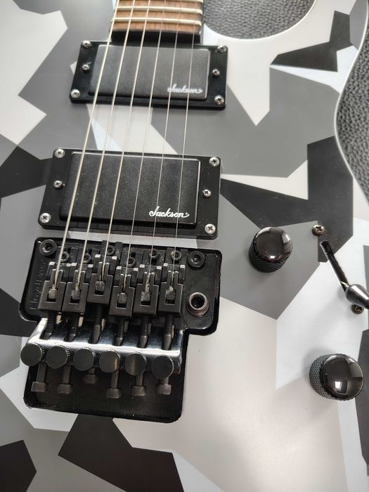 Gitara Jackson X Series Soloist SLX DX Camo, podstrunnica Laurel, Winter Camo