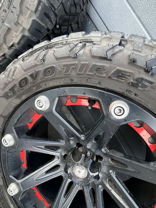 Felgi z oponami dodge durango