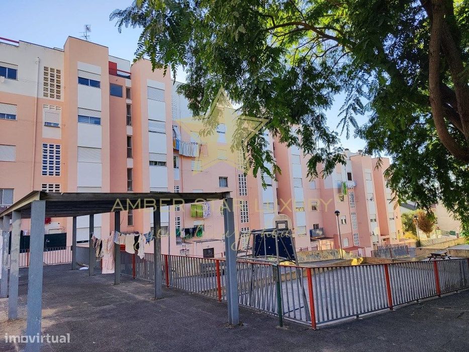 Estabelecimento comercial em Loures