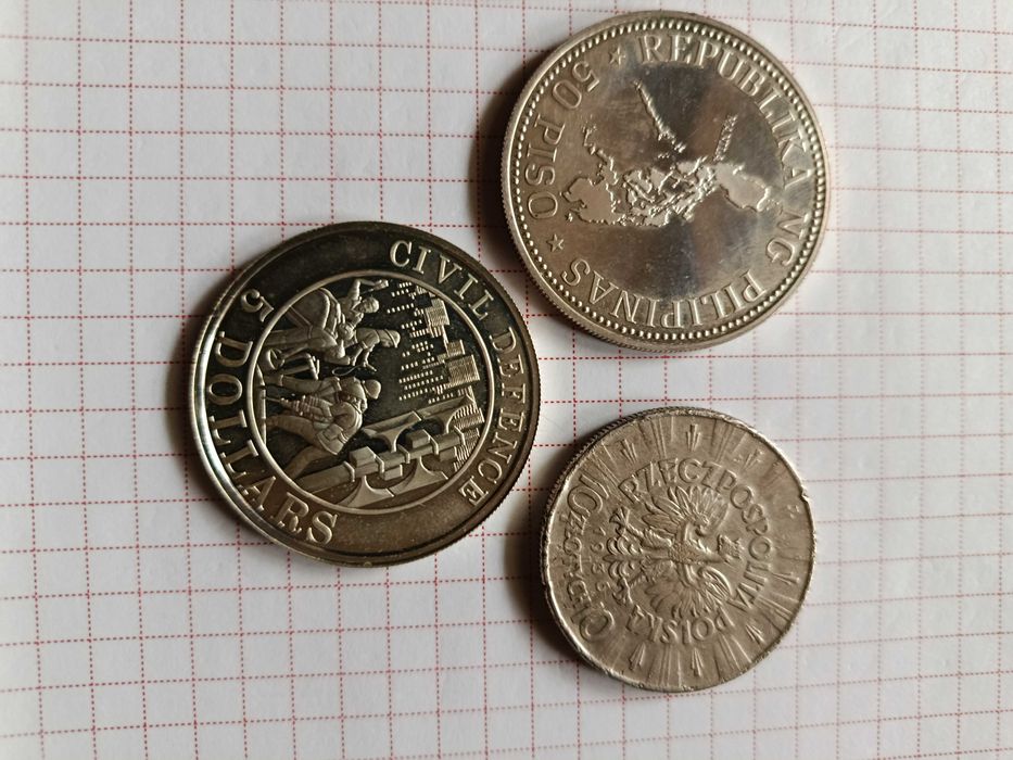 Серебряная монеты Польши, Сингапура, Филиппин.