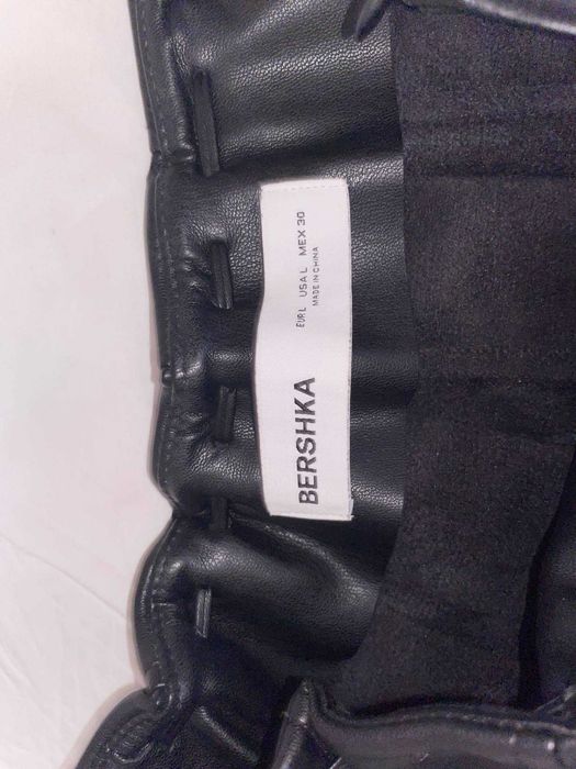 Спідниця шкіряна Bershka