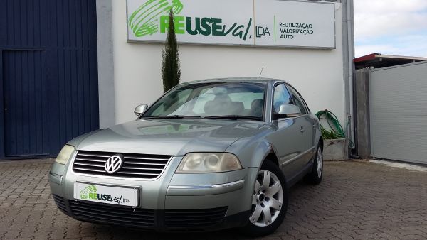 Reforço pára-choques frente VOLKSWAGEN Passat (3B3)