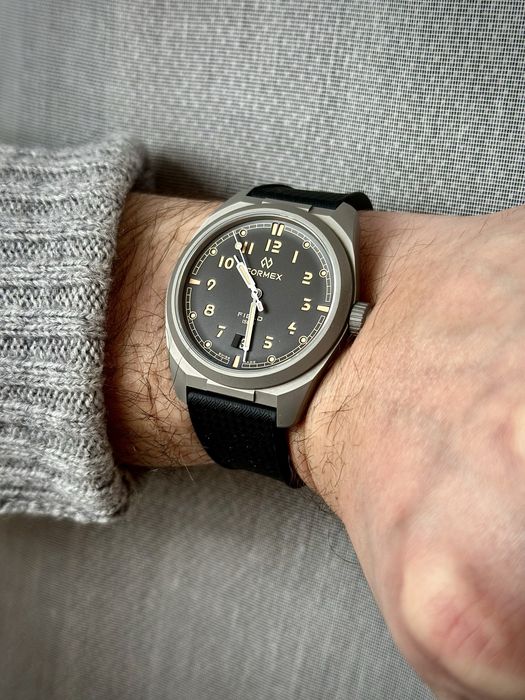 Zegarek Formex Field Ash Gray tytan Sellita SW200.