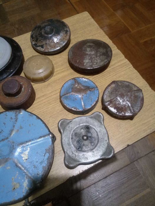 Кришки баків бензин і дизель