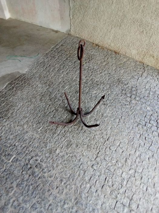 Âncora antiga em ferro