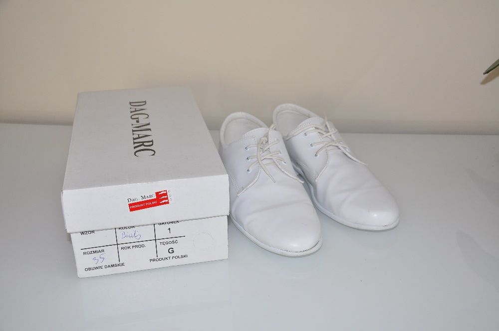 Buty chłopięce komunijne, białe, rozmiar 35, 2 pary