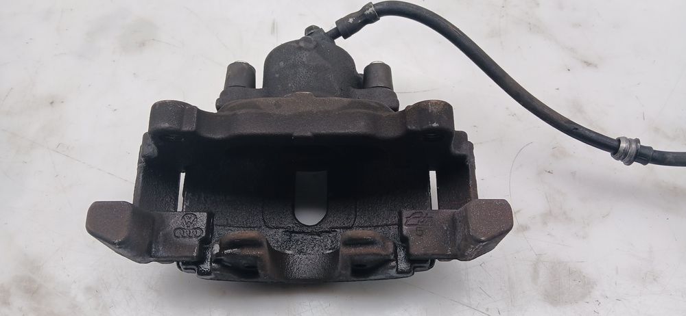 Pinça travão / maxila de travão frente direita AUDI A3 (8P1)