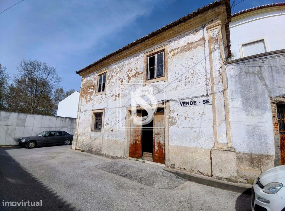 Moradia para Restaurar - Rossio — Abrantes (São Vicente E São João) E Alferrarede, Santarém