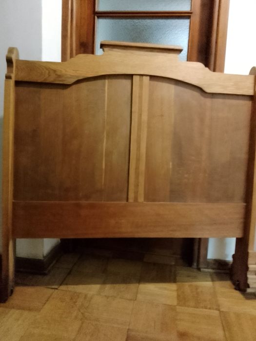 Zabytkowe odrestaurowane łóżko debowe