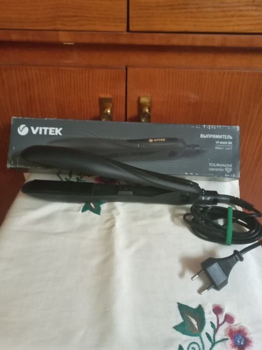 Плойка Выпрямить Утюжок Vitek VT-8402 BK