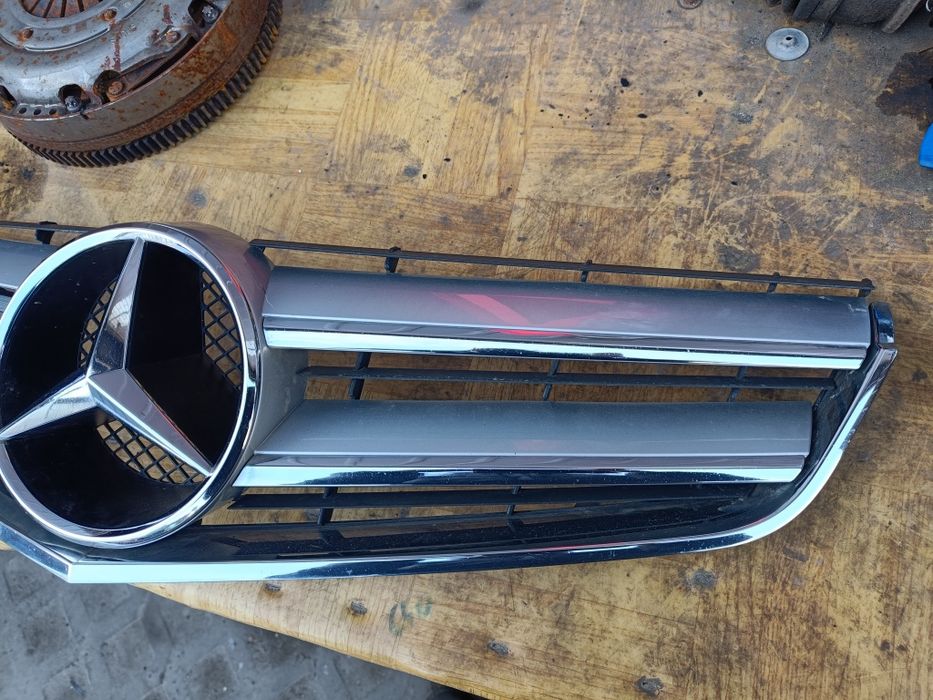 Grill atrapa zderzaka Mercedes w207 Coupe E-class Stan bdb Wysyłka