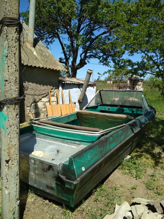 Лодка Крым в хорошем состояние !