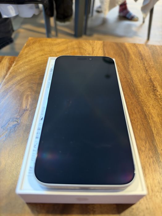 Iphone 17 pro max, 256 GB, stan idealny, pierwsze użycie wrzesień 2026!