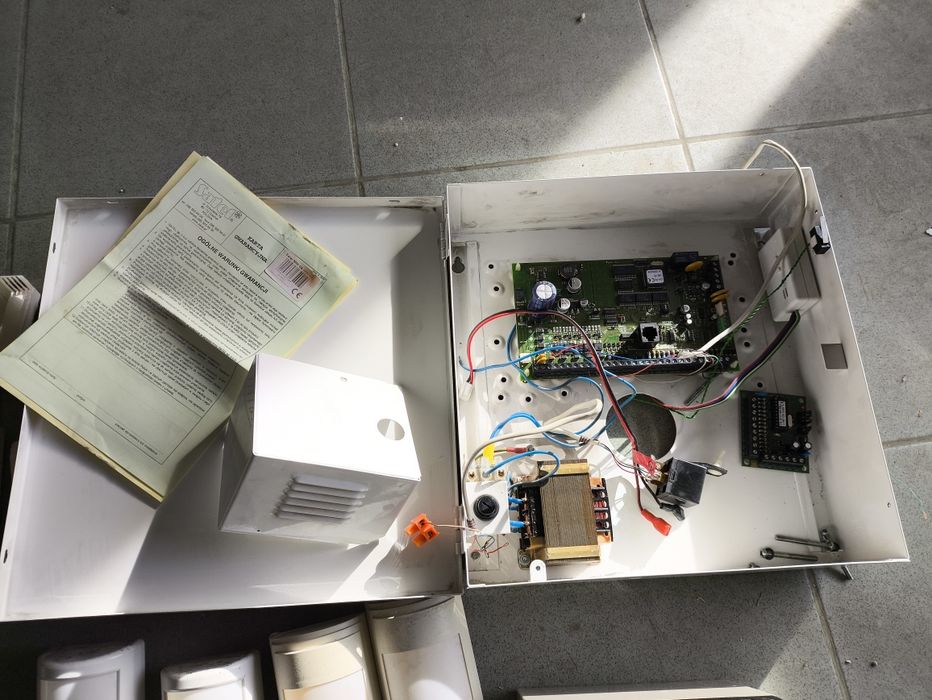 Centrala alarm Satel czujnik ruchu manipulator expander sygnalizato