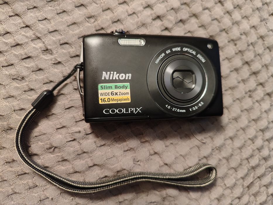 NIKON SLIM BODY COOLPIX. Em óptimo estado S/carregador