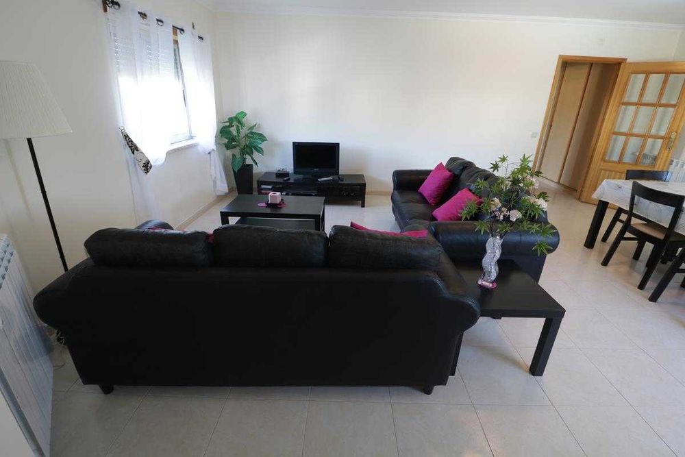 Apartamento T2 para férias a 500 metros da Baía com lugar garagem