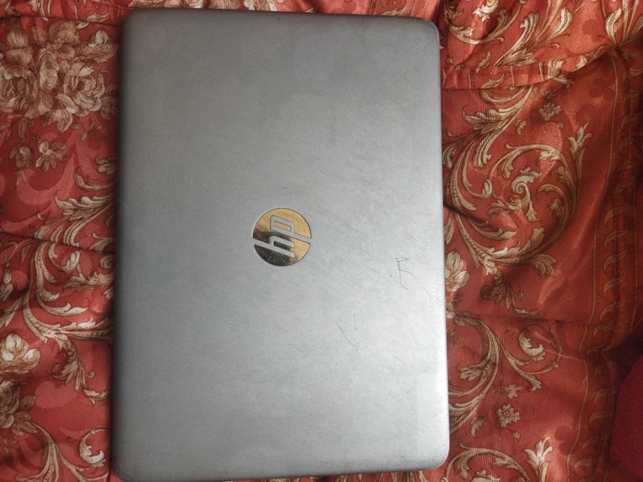 Computador portátil com carregador
