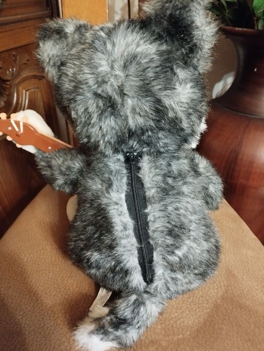 Cão peluche com viola