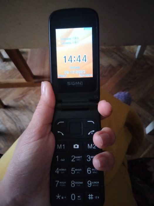 Телефон мобільний кнопочний