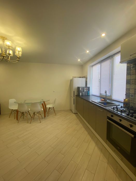 Довгострокова оренда таунхаусу. КМ Паларіс