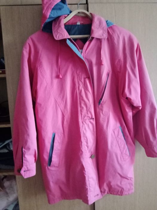 Продам      курточки и плащ большого размера