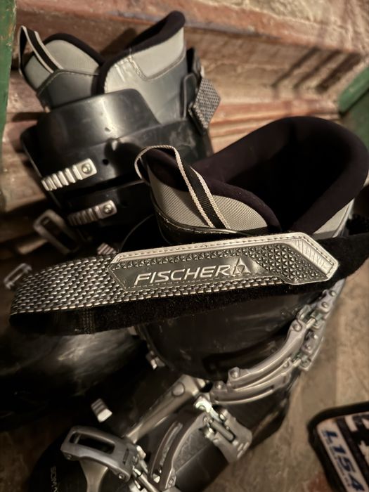 Продам б/в гірськолижний комплект (лижі Sаlomon і черевики Fischer)