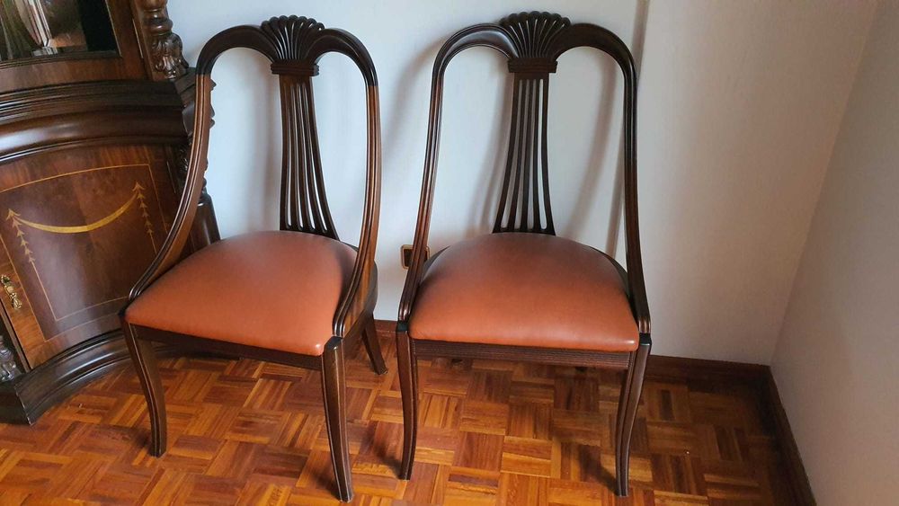 Mesa com 8 cadeiras em madeira maciça - Moveis de Paços Ferreira- Excelente Qualidade e completamente novos
