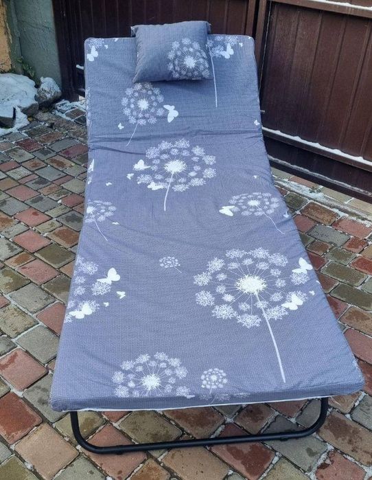 Розкладне ліжко з подушкою