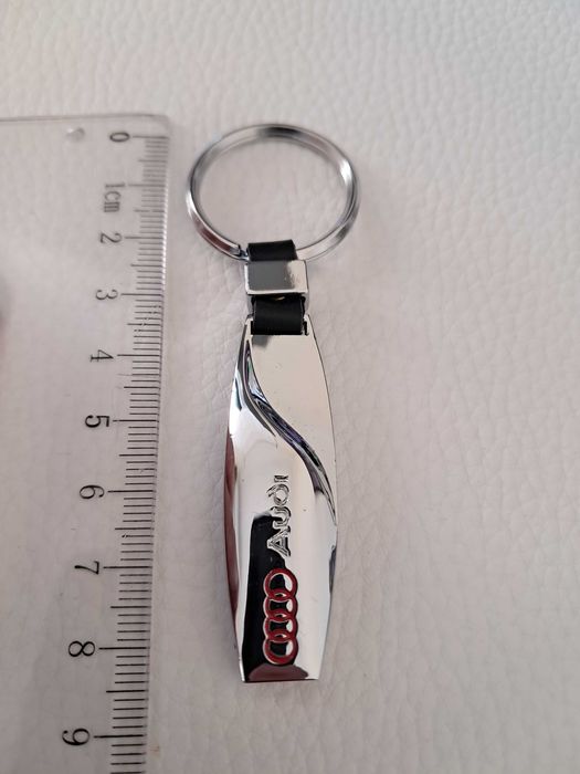 Porta-chaves Audi Metálico em Onda com Alça em Pele — Novo / Selado